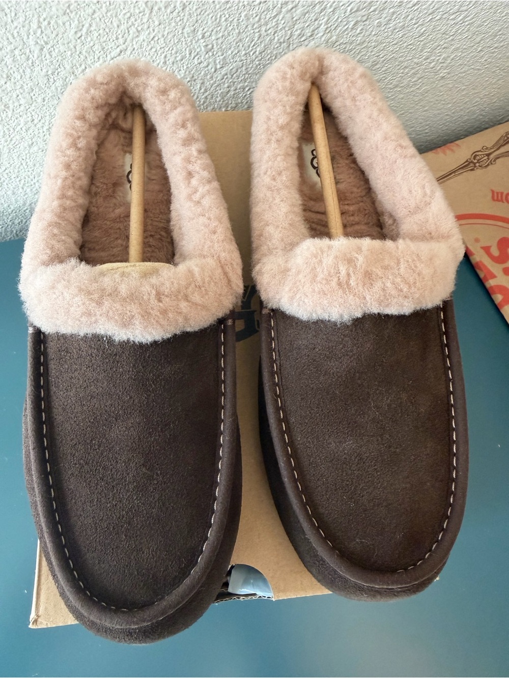 UGG Women's Ansley Brown Suede Shearling-Lined Clog Mules - Cream Trim